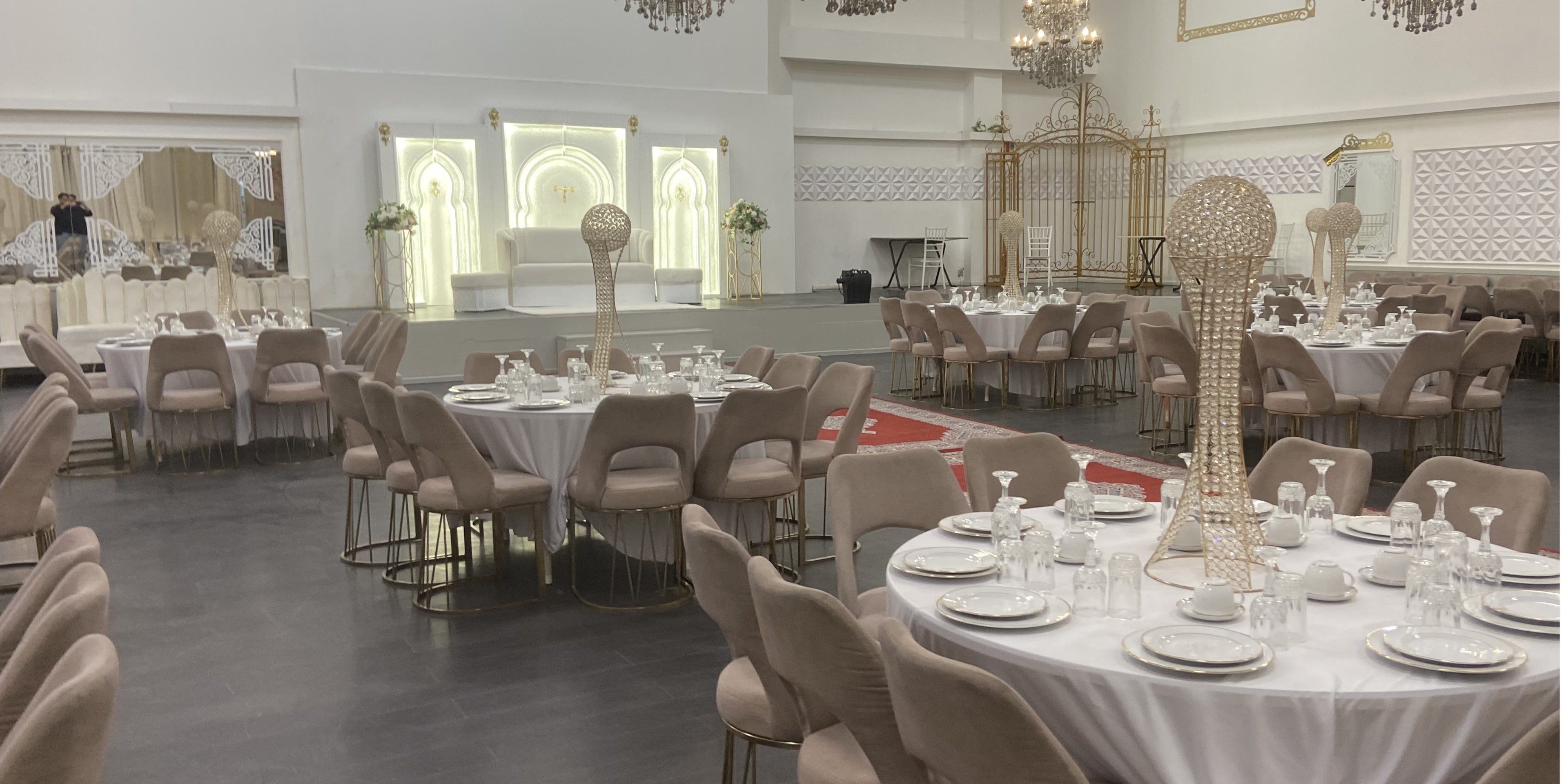 Bannière d’accueil Momentory Events présentant des prestations de location et d’animations événementielles pour mariages, anniversaires et événements professionnels à Bruxelles.